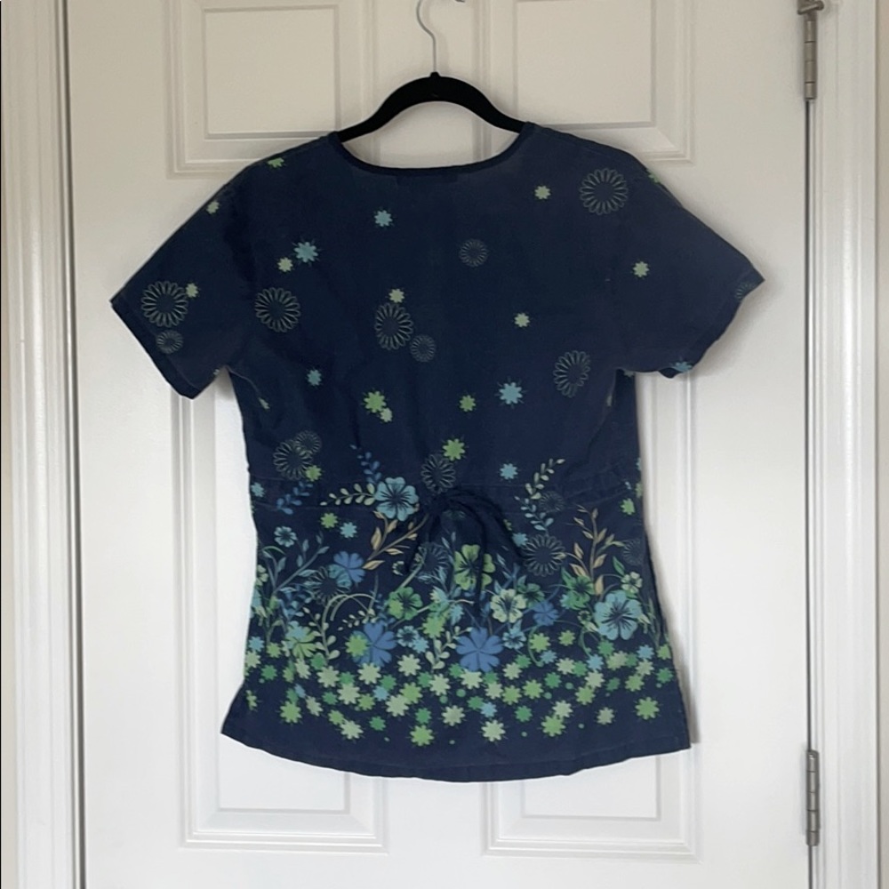Scrub top - Picture 2 of 2